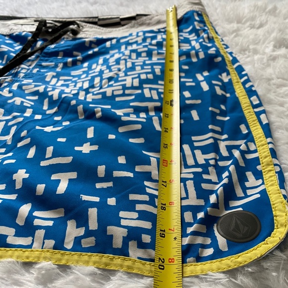 Volcom MOD TECH Board Shorts - Picture 6 of 8